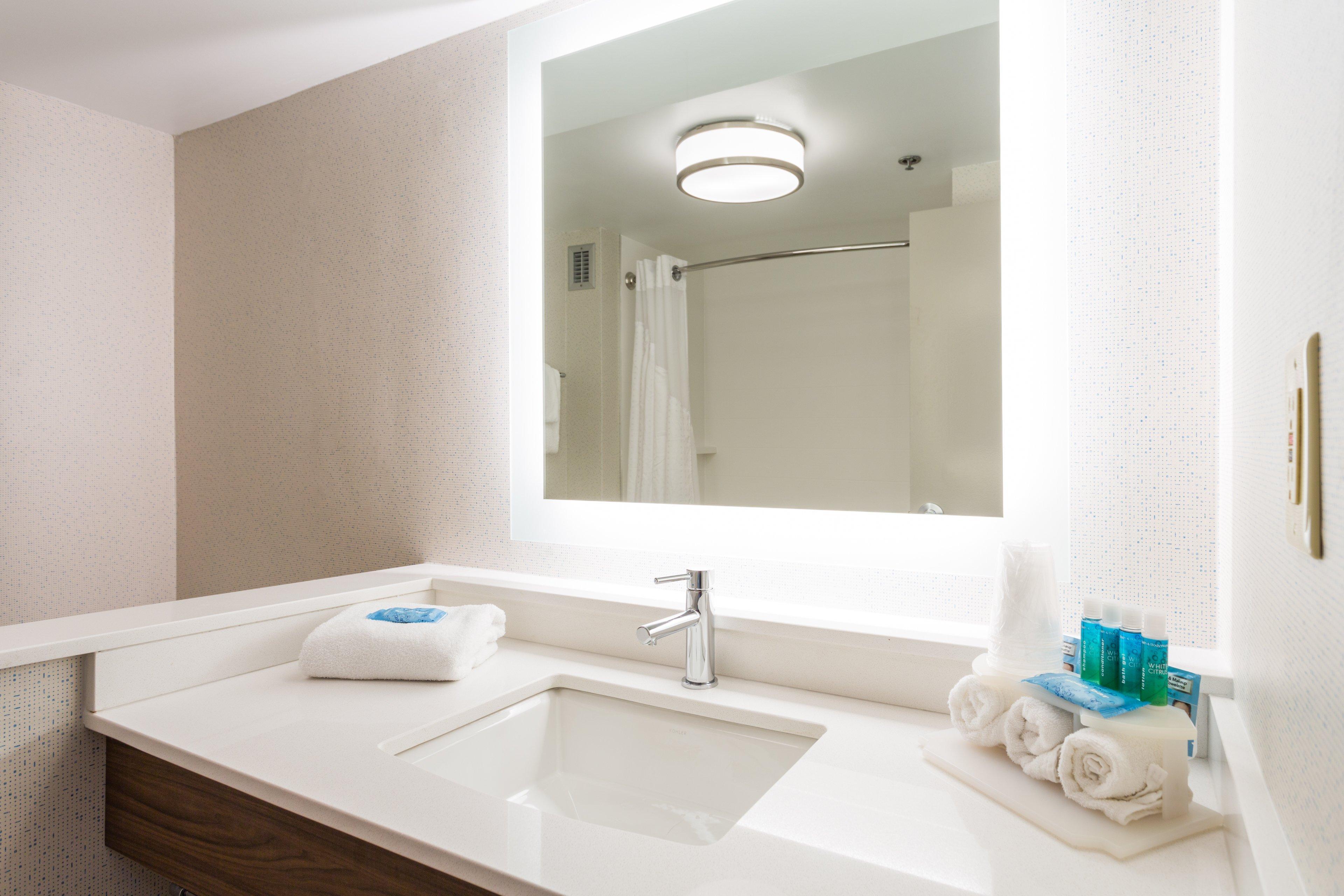 Holiday Inn Express & Suites Wilmington-University Center By Ihg Экстерьер фото
