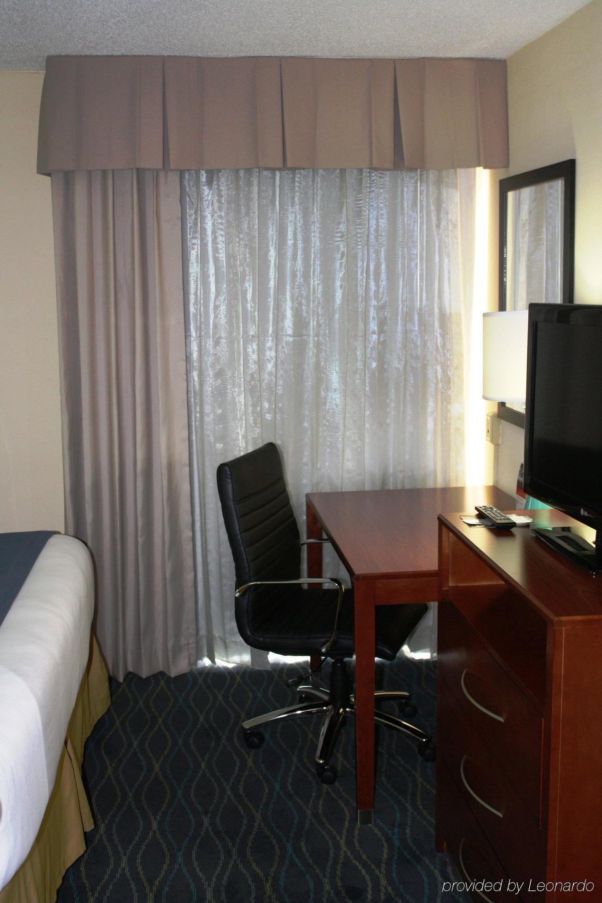 Holiday Inn Express & Suites Wilmington-University Center By Ihg Экстерьер фото