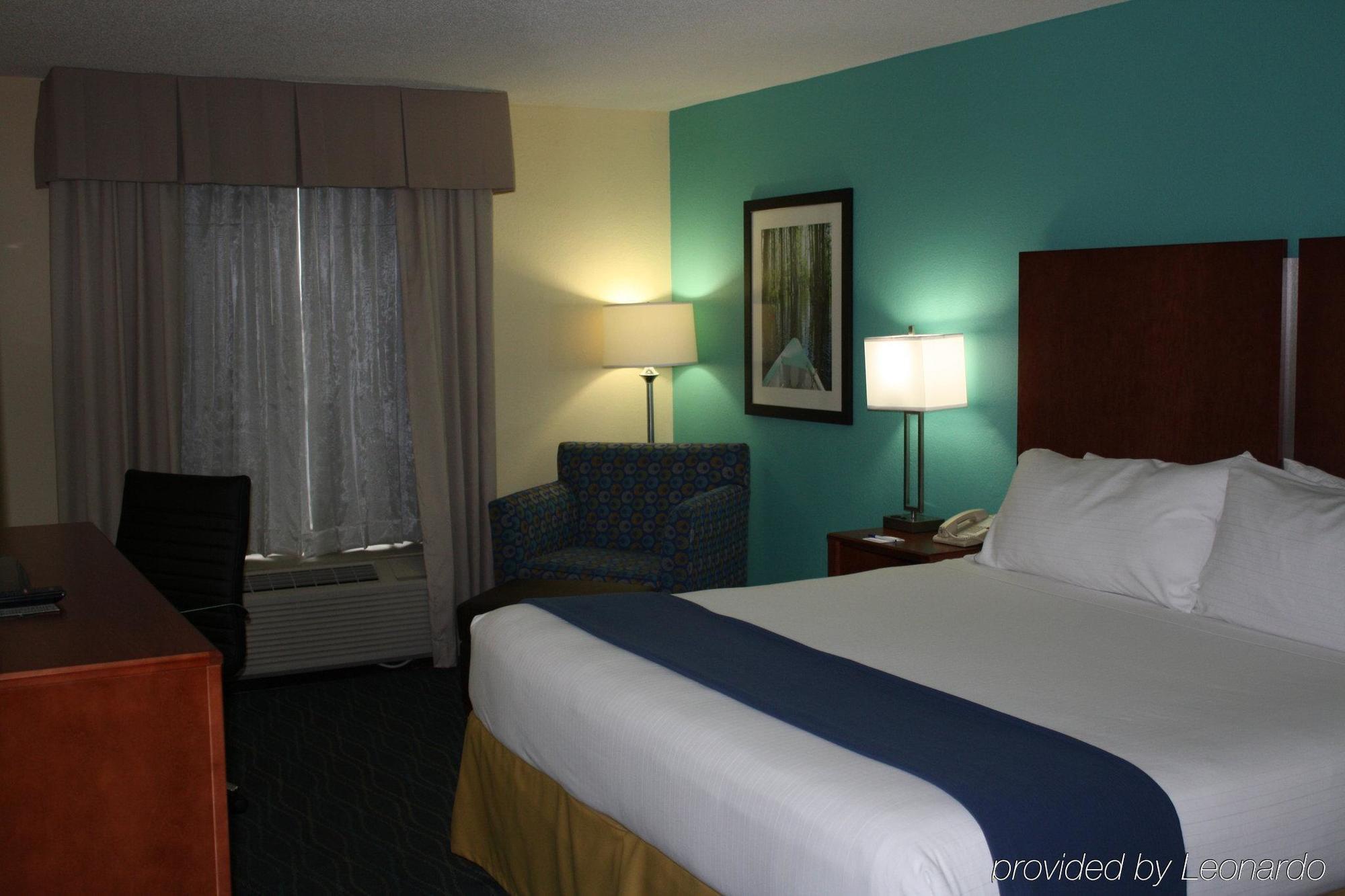 Holiday Inn Express & Suites Wilmington-University Center By Ihg Экстерьер фото