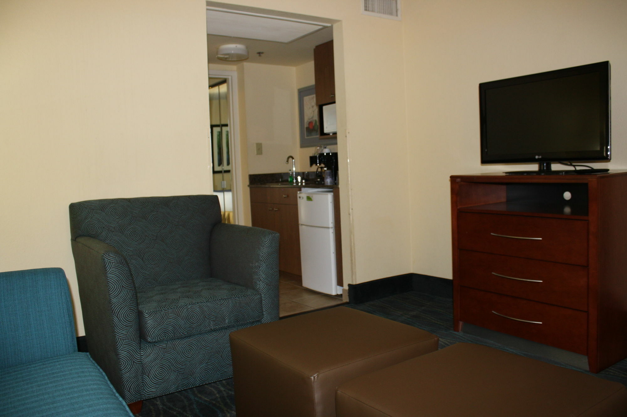 Holiday Inn Express & Suites Wilmington-University Center By Ihg Экстерьер фото