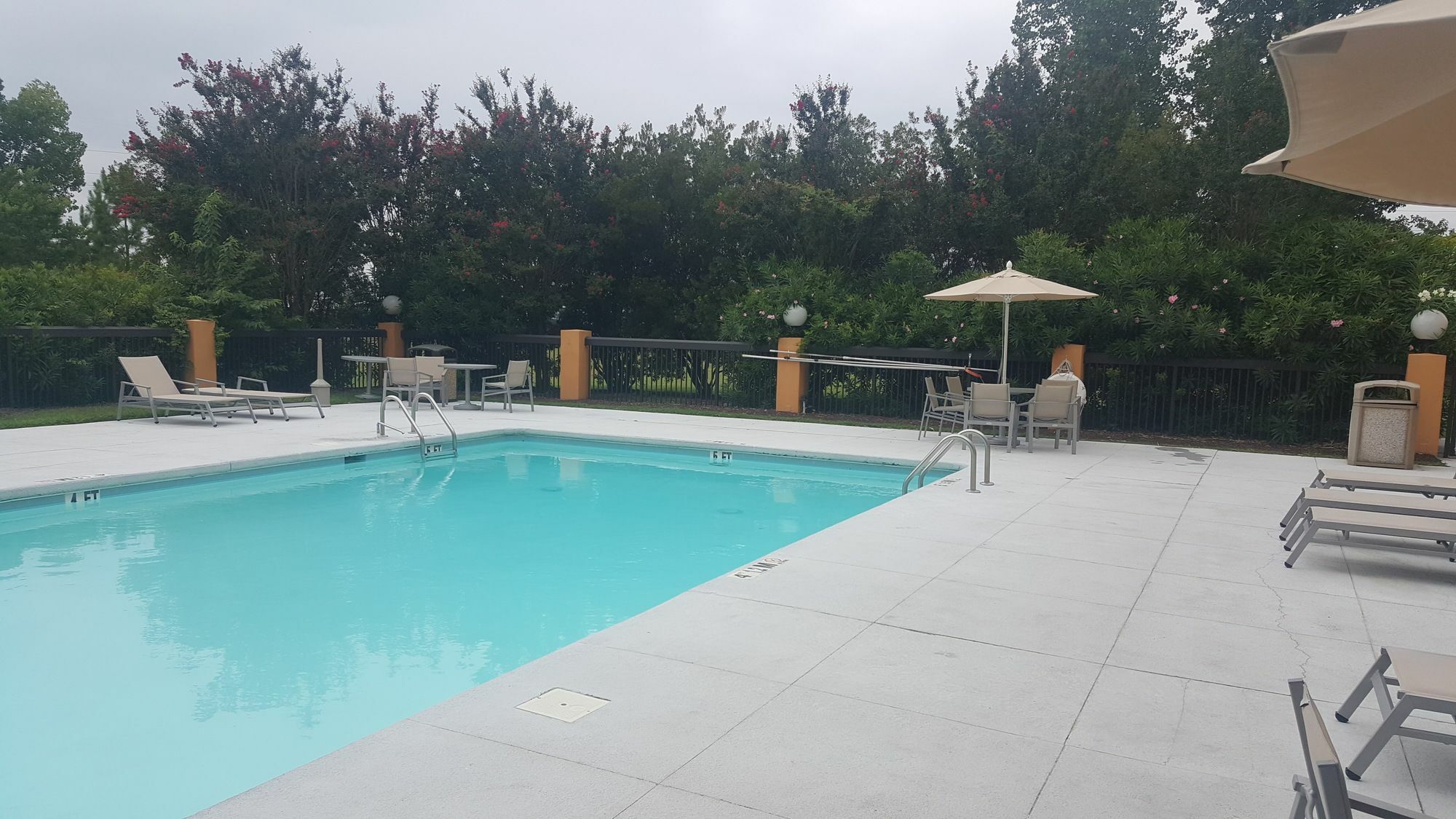 Holiday Inn Express & Suites Wilmington-University Center By Ihg Экстерьер фото