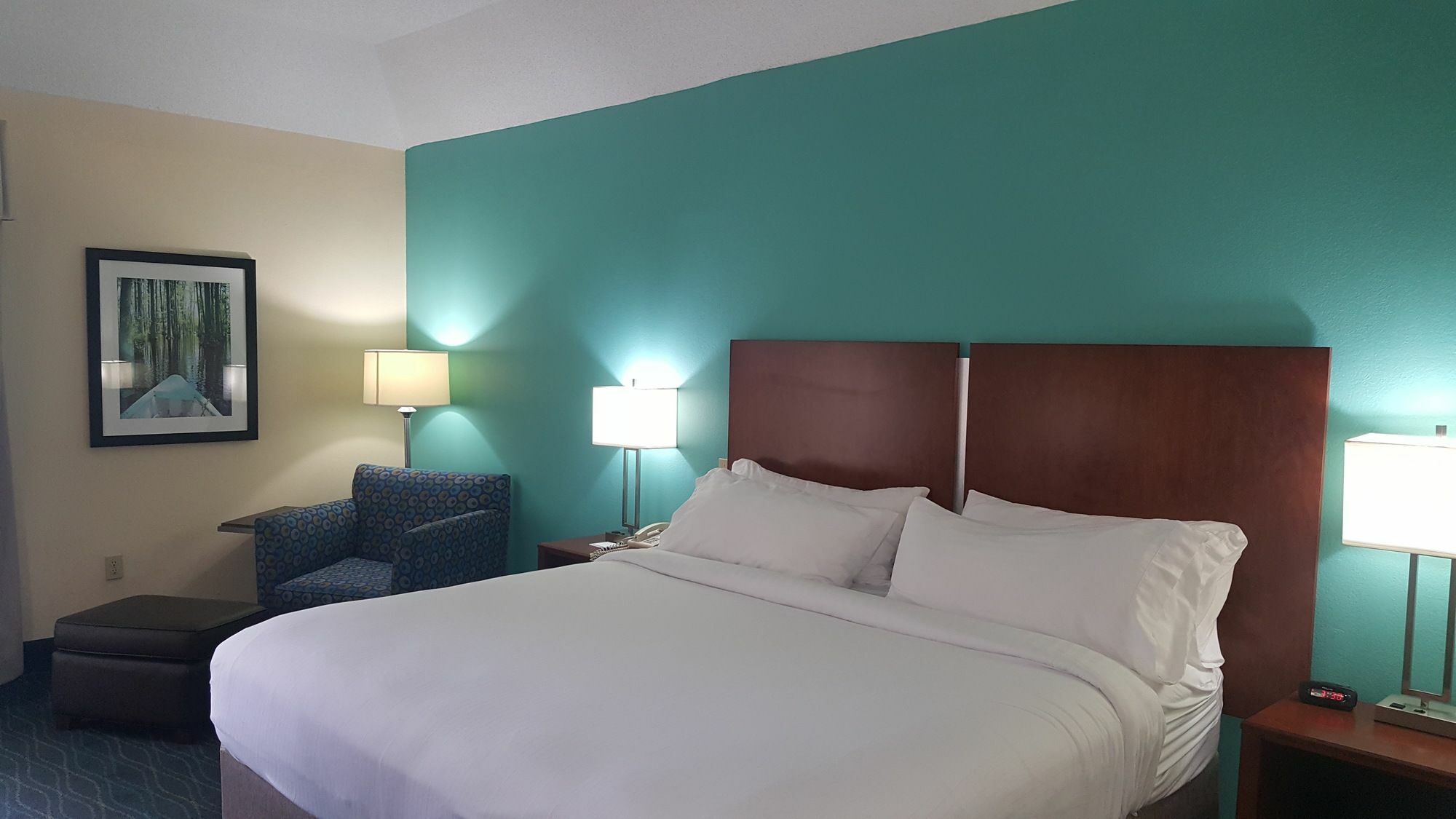 Holiday Inn Express & Suites Wilmington-University Center By Ihg Экстерьер фото