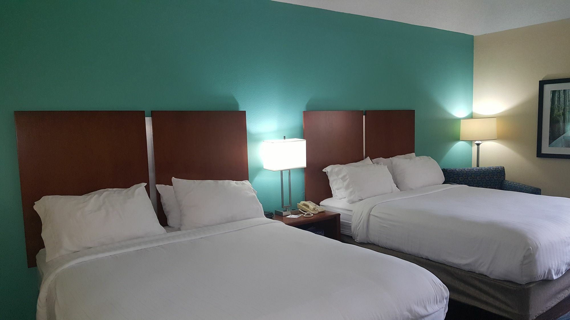 Holiday Inn Express & Suites Wilmington-University Center By Ihg Экстерьер фото
