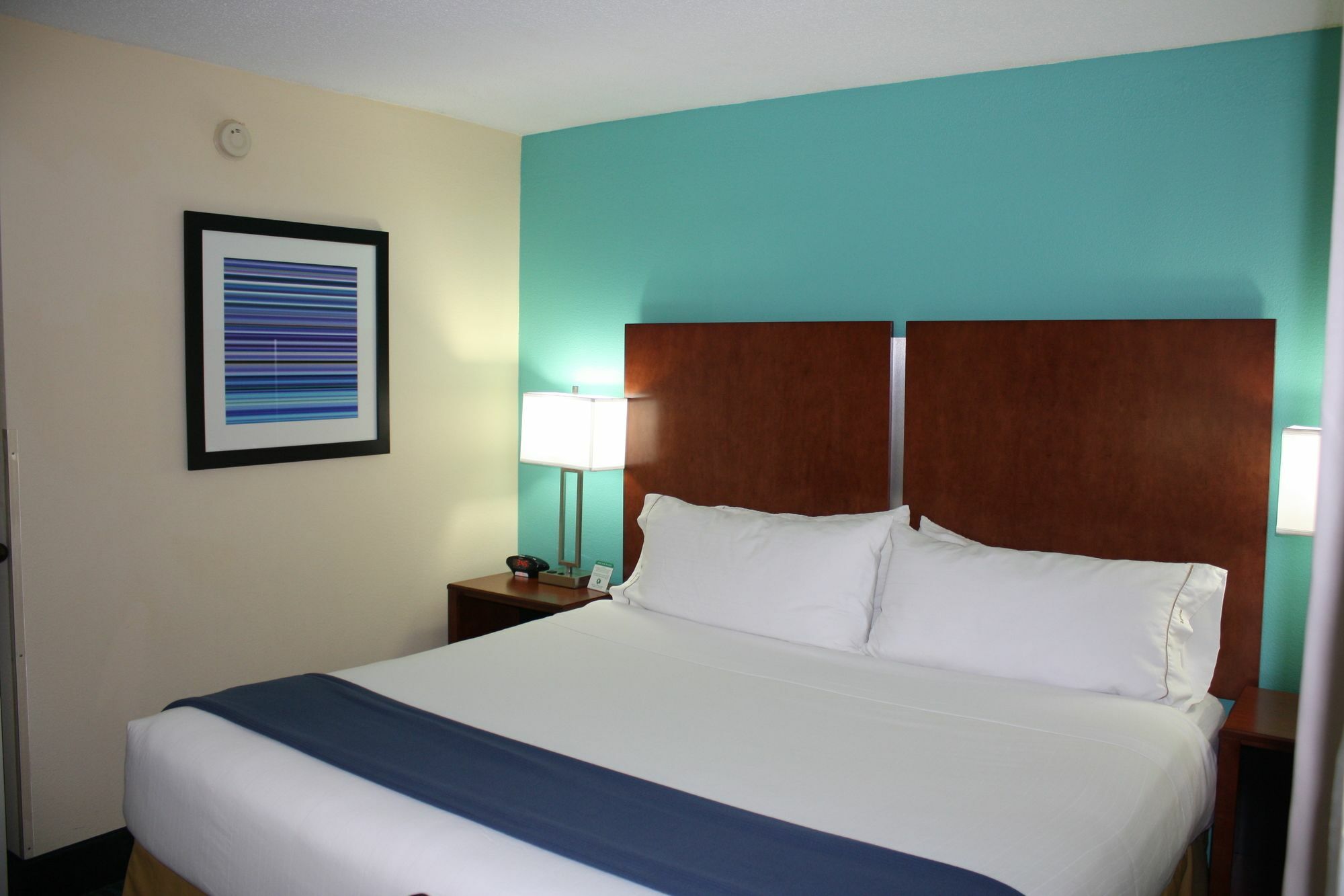 Holiday Inn Express & Suites Wilmington-University Center By Ihg Экстерьер фото